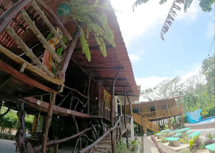 Tree House Samanea Lodge