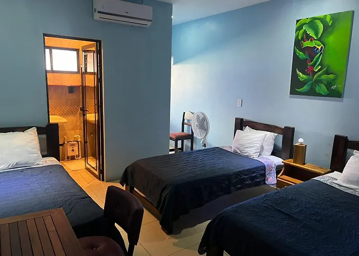Hotel La Cueva Limon